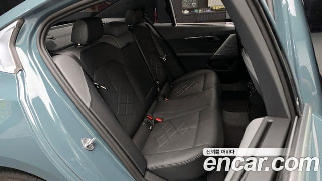 BMW 5 Series 2025 — ფოტო 10/20