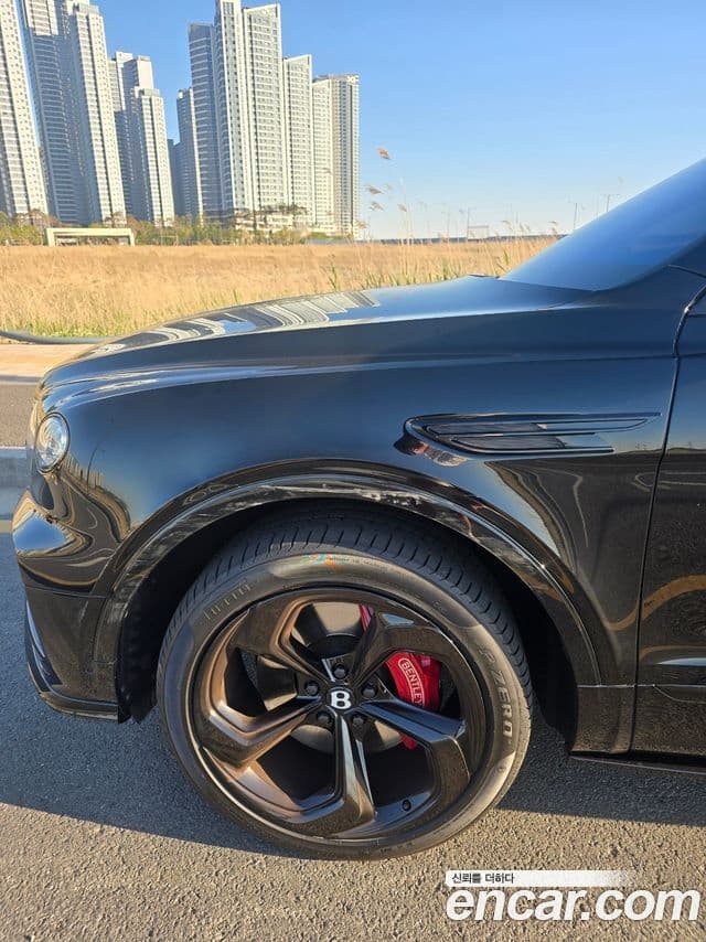 Bentley Bentayga 2024 — Şəkil 18/20