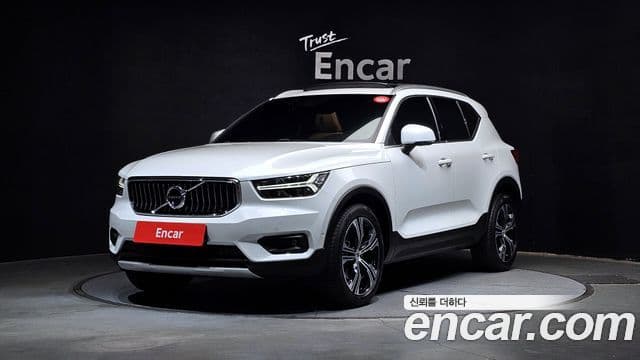 Volvo XC40 2022 — Şəkil 1/20