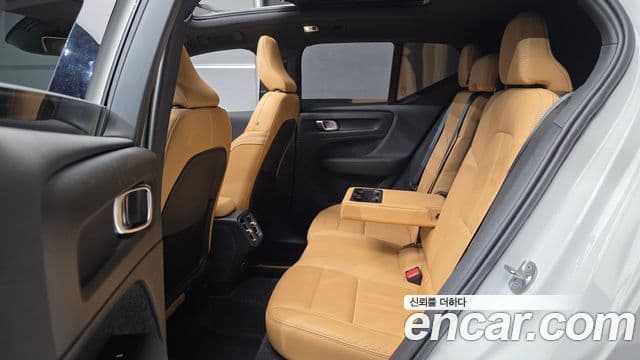 Volvo XC40 2022 — Şəkil 12/20