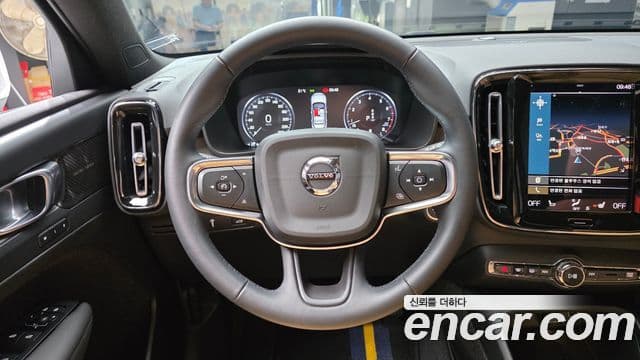 Volvo XC40 2022 — Şəkil 13/20