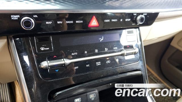 Kia Carnival 2021 — Şəkil 17/20