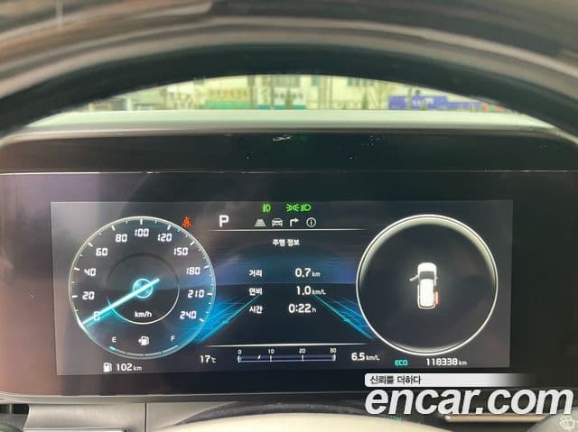 Kia Carnival 2021 — ფოტო 7/17