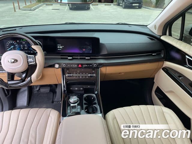 Kia Carnival 2021 — ფოტო 8/17