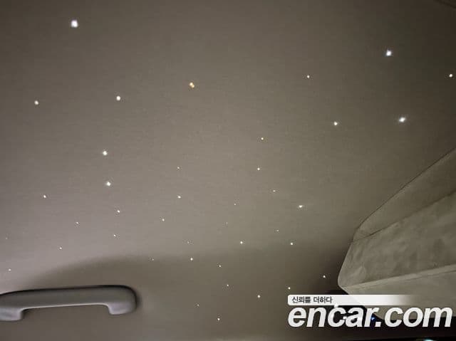 Kia Carnival 2021 — ფოტო 11/17