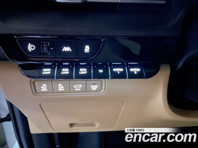 Kia Carnival 2021 — ფოტო 12/17
