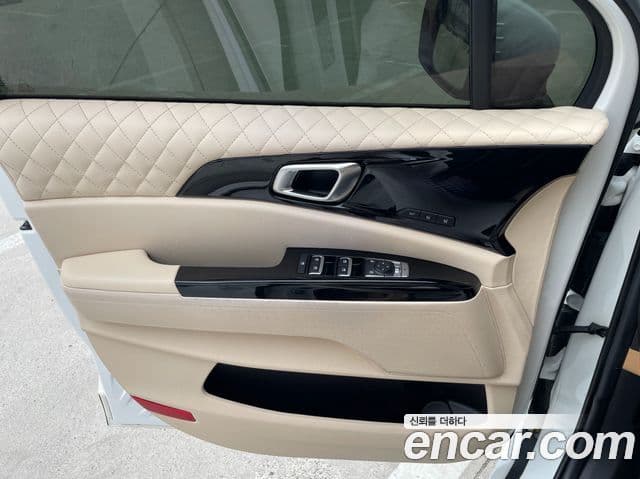 Kia Carnival 2021 — ფოტო 14/17