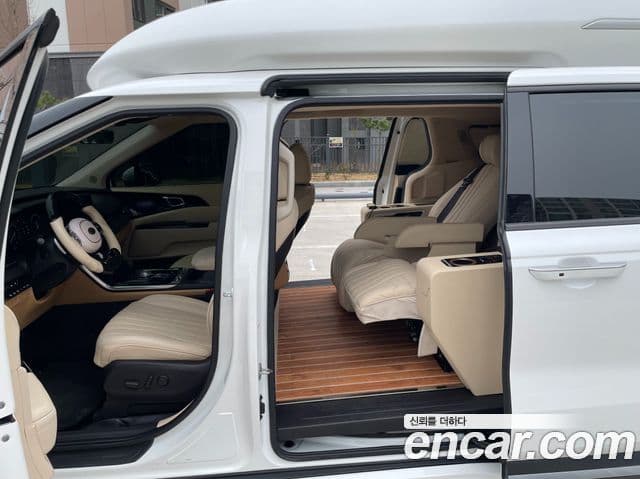 Kia Carnival 2021 — ფოტო 15/17