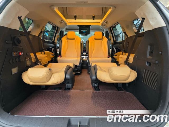 Kia Carnival 2021 — ფოტო 6/20