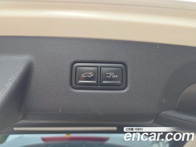 Kia Carnival 2021 — ფოტო 16/20
