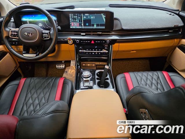 Kia Carnival 2021 — ფოტო 17/20