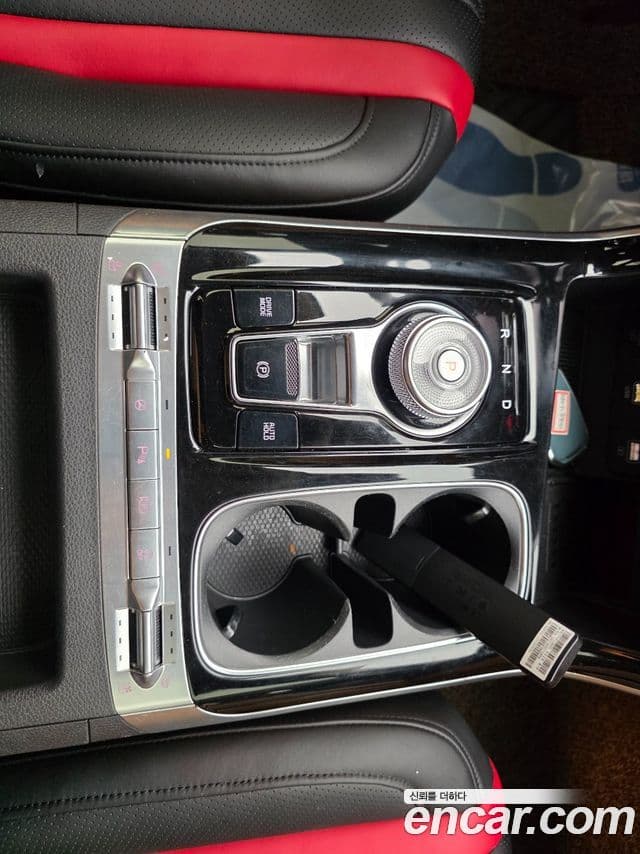 Kia Carnival 2021 — ფოტო 18/20