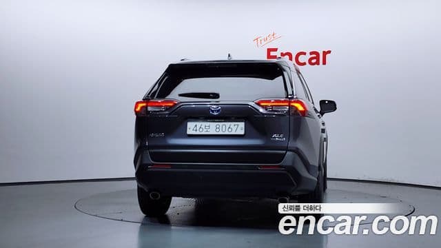 Toyota RAV4 2019 — ფოტო 4/20