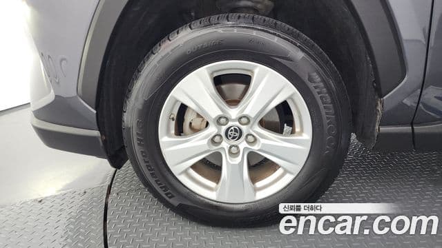 Toyota RAV4 2019 — ფოტო 5/20