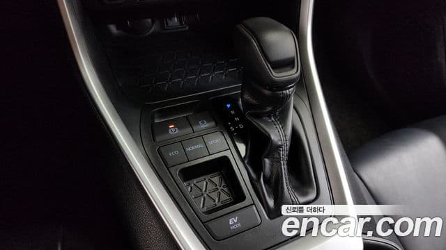 Toyota RAV4 2019 — ფოტო 9/20