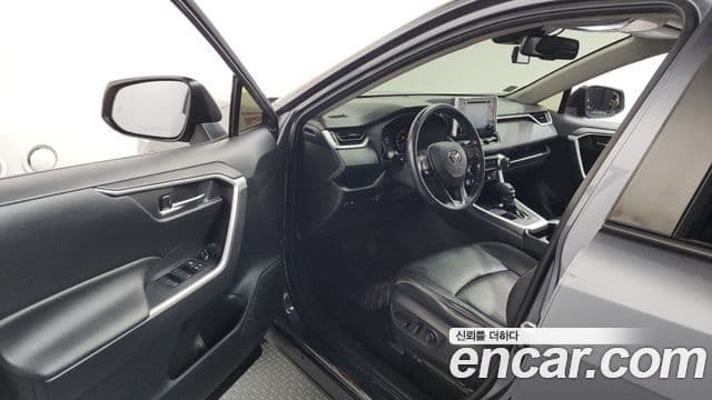 Toyota RAV4 2019 — ფოტო 10/20