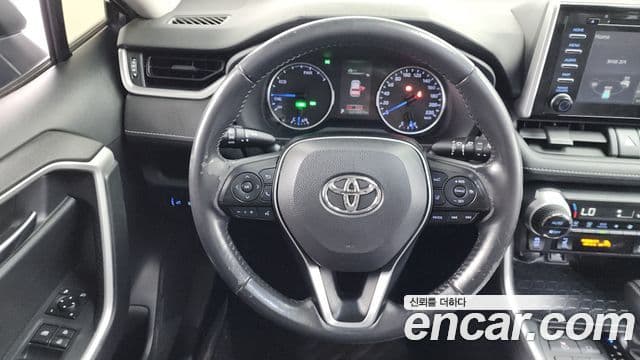 Toyota RAV4 2019 — ფოტო 14/20