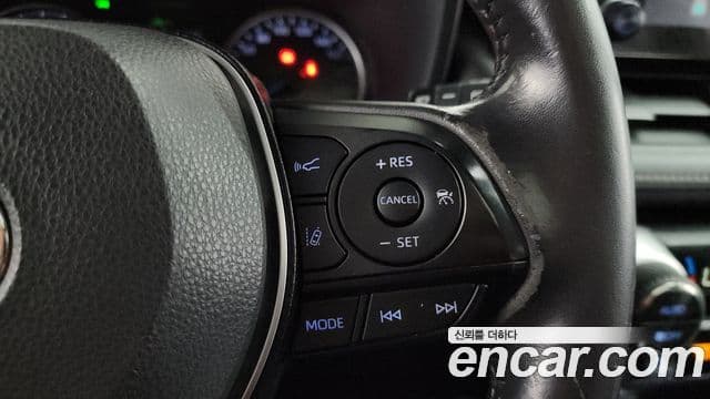 Toyota RAV4 2019 — ფოტო 16/20