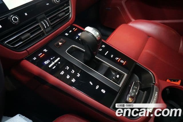 Porsche Macan 2022 — Şəkil 13/20