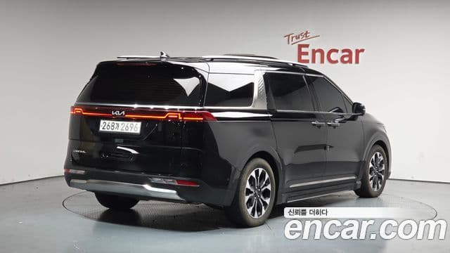 Kia Carnival 2023 — Фото 2/20