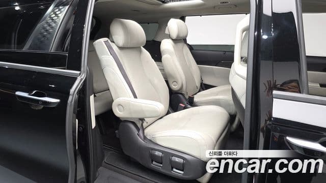 Kia Carnival 2023 — Фото 11/20