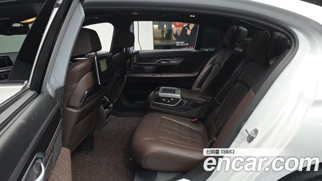 BMW 7 Series 2019 — Фото 11/20