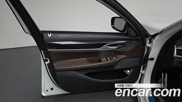 BMW 7 Series 2019 — ფოტო 31/37