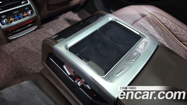 BMW 7 Series 2019 — ფოტო 21/37