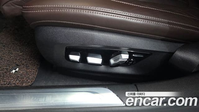 BMW 7 Series 2019 — ფოტო 26/37