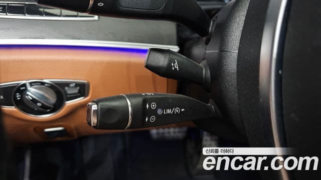 Mercedes-Benz E-Class 2018 — Şəkil 17/20