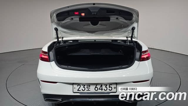 Mercedes-Benz E-Class 2018 — Şəkil 19/20