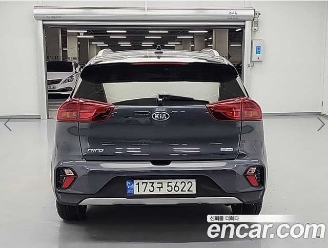 Kia Niro 2021 — Фото 1/19