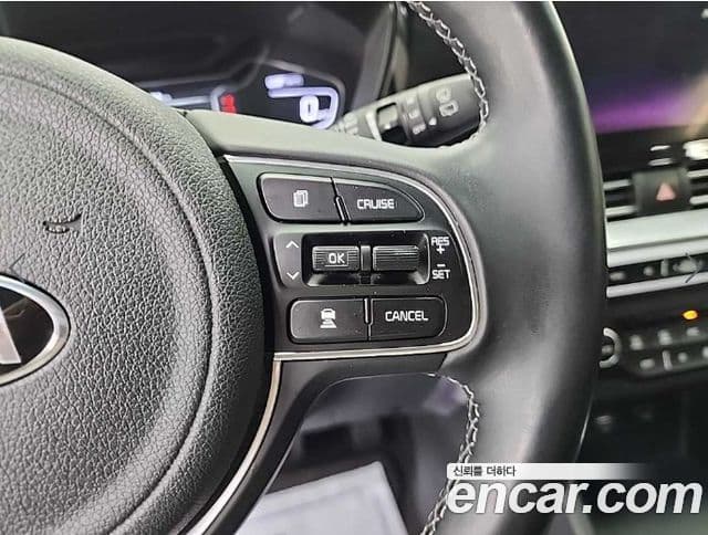 Kia Niro 2021 — Фото 16/19