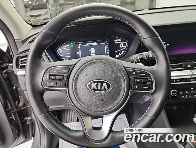 Kia Niro 2021 — Фото 18/19