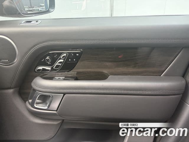 Land Rover Range Rover 2018 — ფოტო 1/15