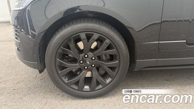Land Rover Range Rover 2018 — ფოტო 6/15