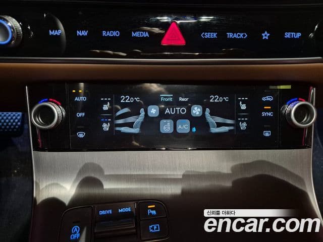 Genesis GV70 2025 — ფოტო 17/20