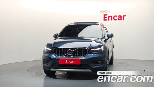 Volvo XC40 2021 — Фото 2/20