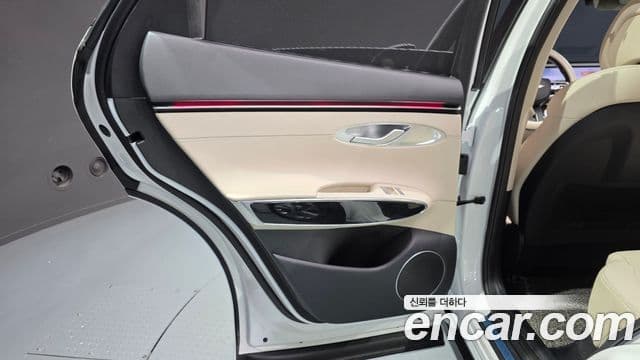 Genesis GV70 2024 — ფოტო 26/32