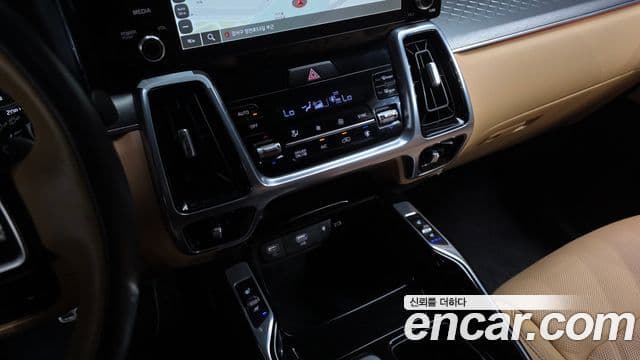 Kia Sorento 2023 — Фото 17/20
