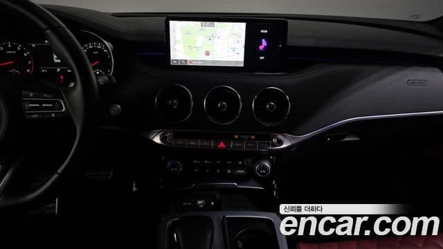 Kia Stinger 2021 — Şəkil 14/20