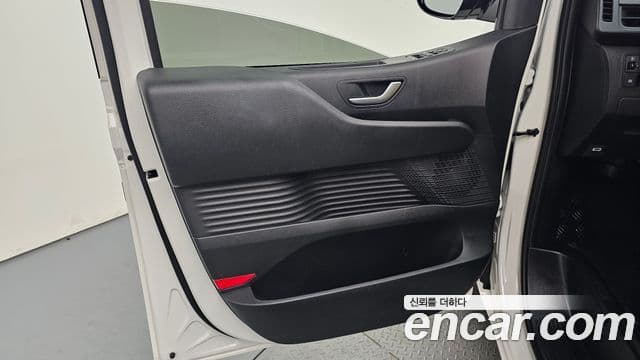 Hyundai Staria 2023 — Photo 3/31