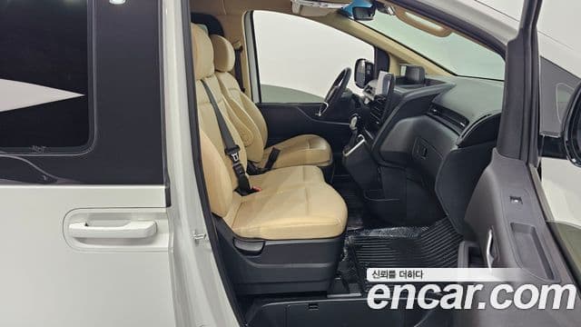 Hyundai Staria 2023 — Photo 14/31