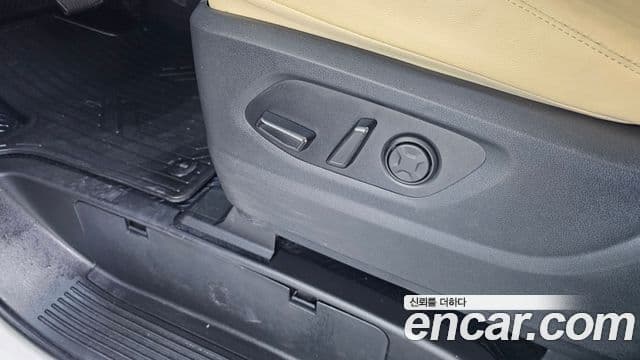 Hyundai Staria 2023 — Photo 16/31