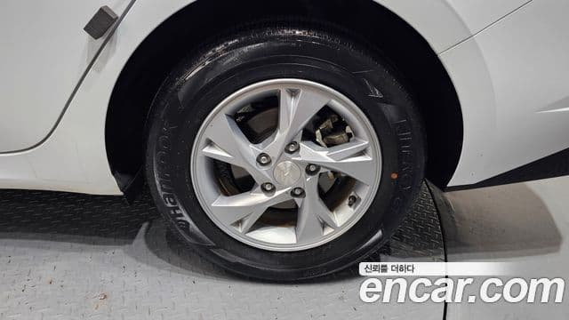 Hyundai The New Avante Hybrid 2020 — Photo 9/30