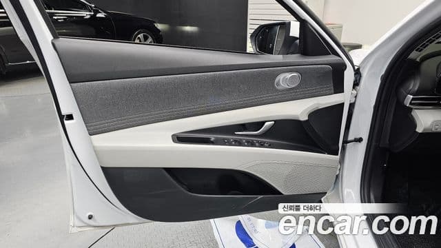 Hyundai The New Avante Hybrid 2020 — Photo 11/30