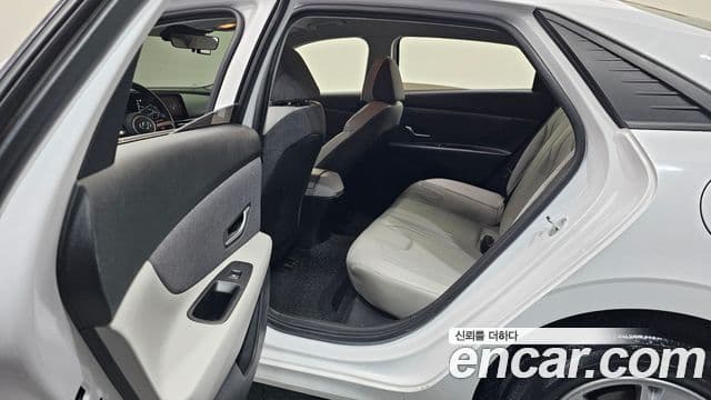 Hyundai The New Avante Hybrid 2020 — Photo 23/30