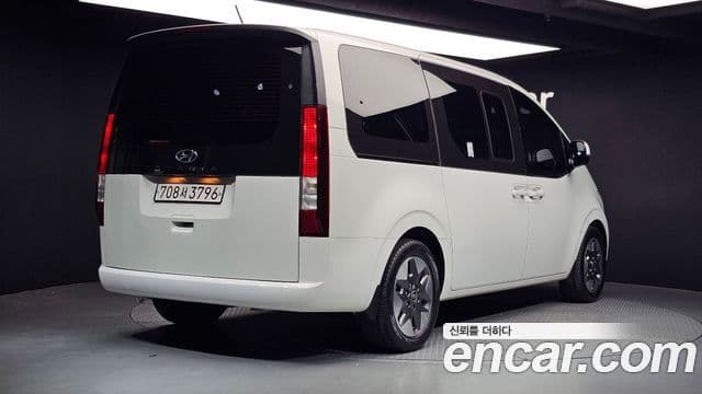 Hyundai Staria 2021 — ფოტო 2/20