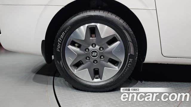 Hyundai Staria 2021 — фото 5 из 20