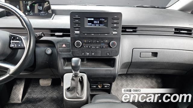 Hyundai Staria 2021 — ფოტო 14/20